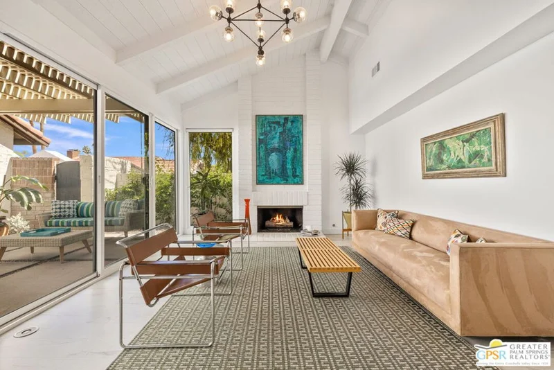 2550 E Miramonte Circle A, Palm Springs, CA 92264