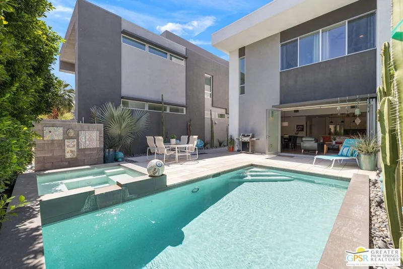 1230 Surrey Lane, Palm Springs, CA 92264