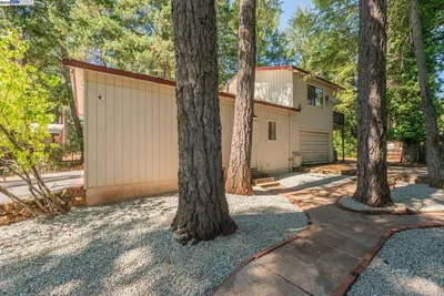 230 Lakeview Dr. photo 2