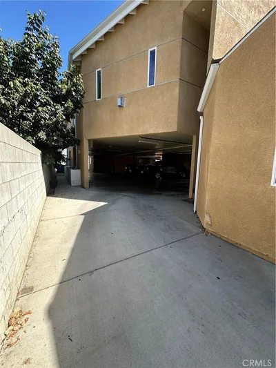 14233 Tiara Street 3 photo 2