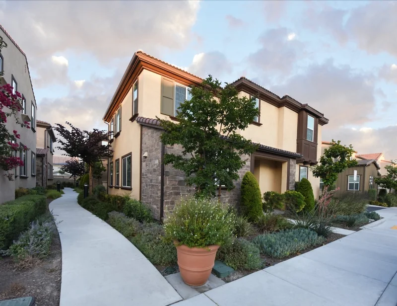 7075 Montecito Lane photo 2