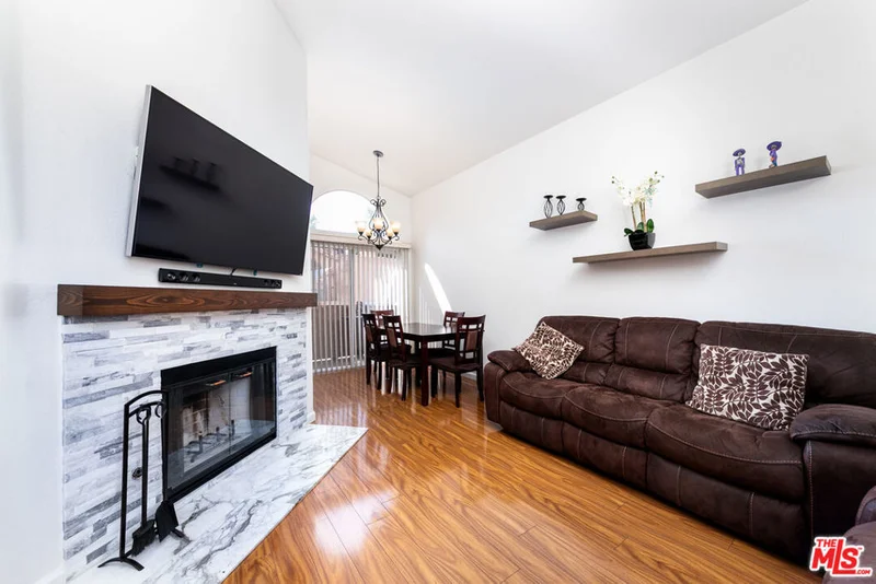 18738 Vista Del Canon F, Newhall, CA 91321