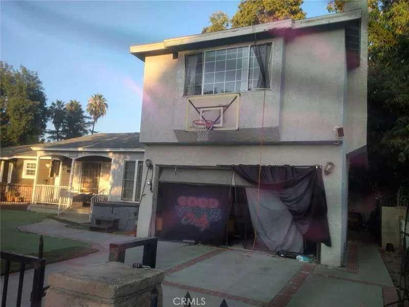 7732 Garden Grove, Reseda, CA 91335