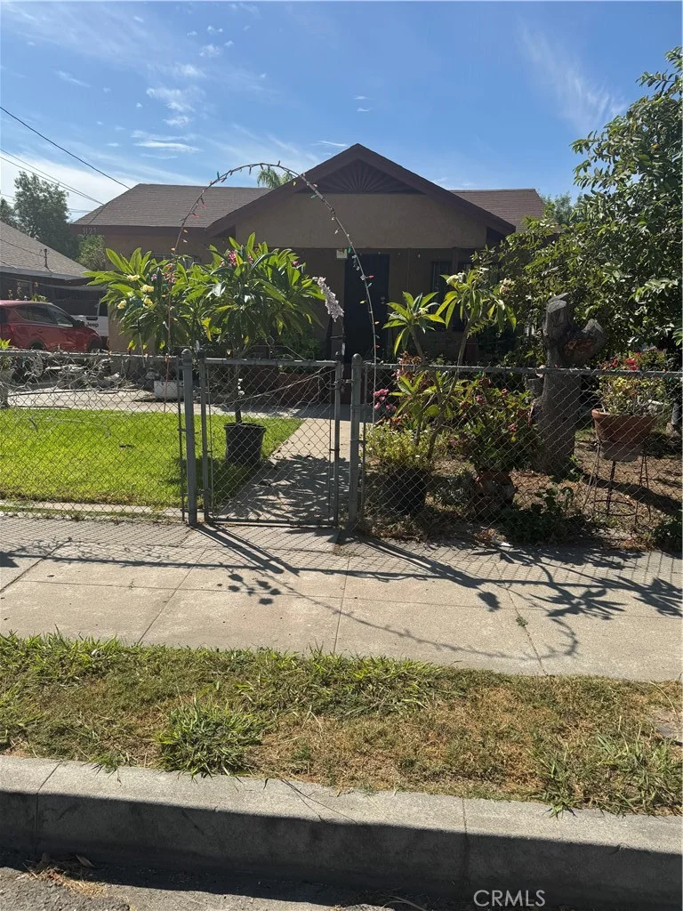 1127 W Victoria Street, San Bernardino, CA 92411