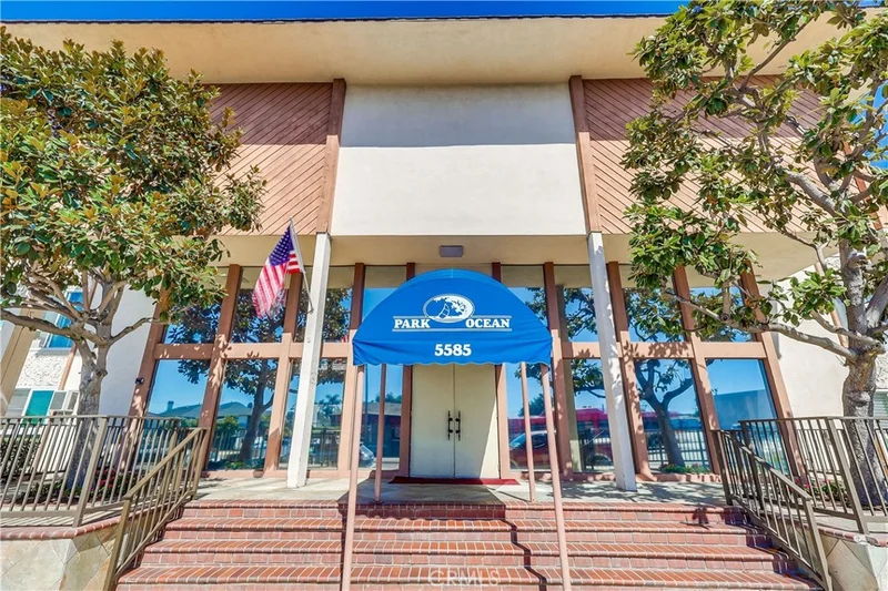 5585 E Pacific Coast 140, Long Beach, CA 90804