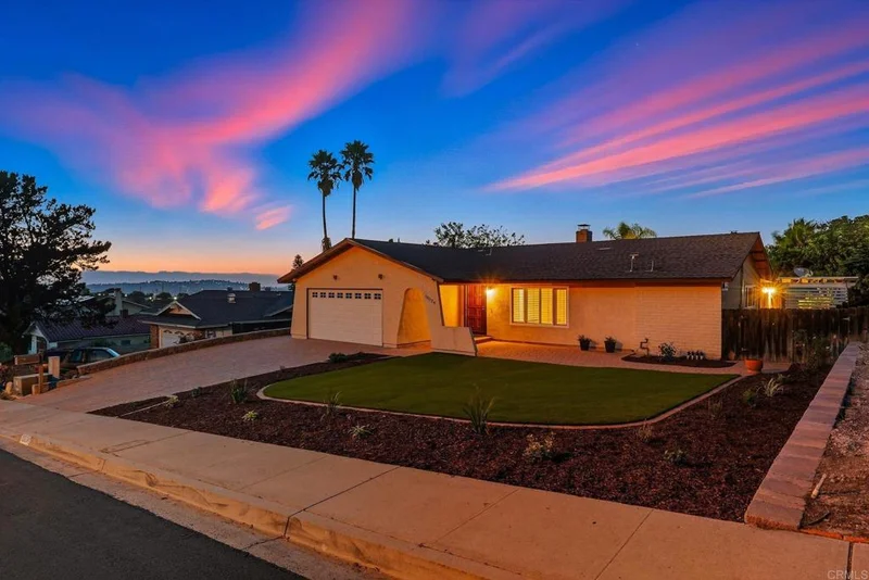 10034 View Crest Court, Spring Valley, CA 91977