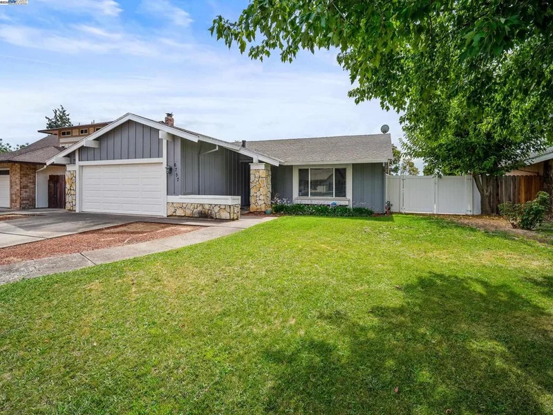 6757 Rancho Adobe Dr, Sacramento, CA 95828