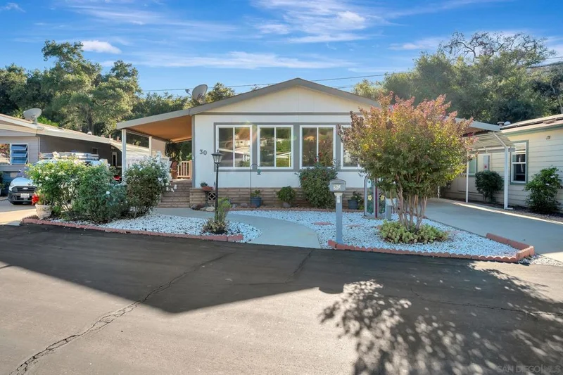8975 Lawrence Welk Dr 30, Escondido, CA 92026
