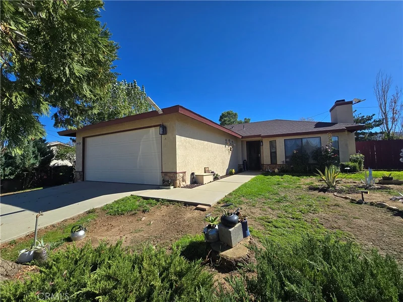 21140 Woodford Tehachapi