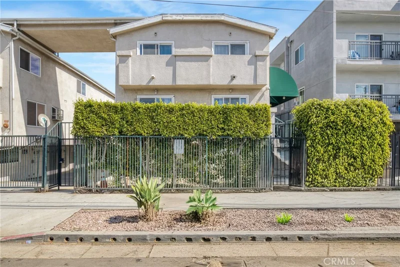 8828 Burnet Avenue 9, North Hills, CA 91343