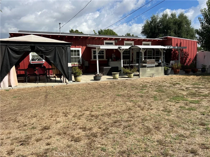 8502 Newcastle, Northridge, CA 91325