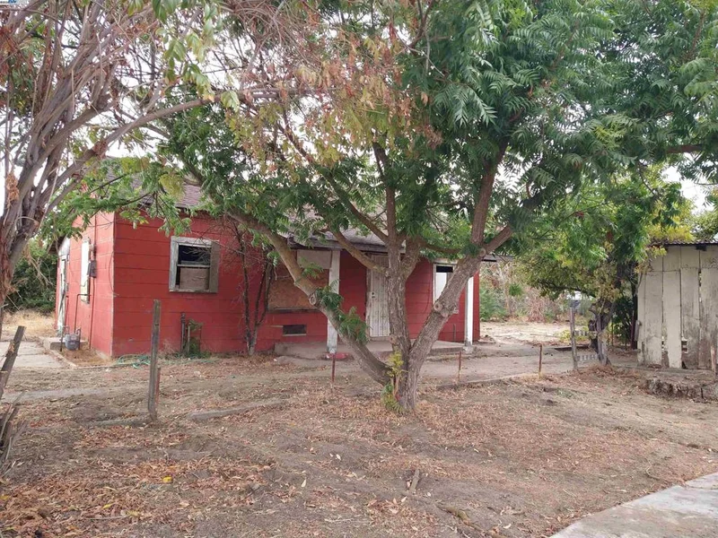 696 Pedersen Rd