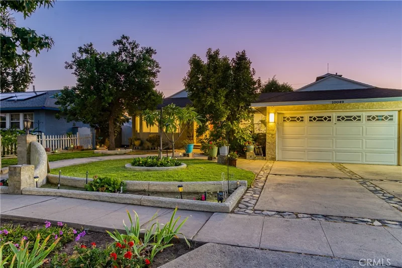 10049 Langdon, San Fernando, CA 91345