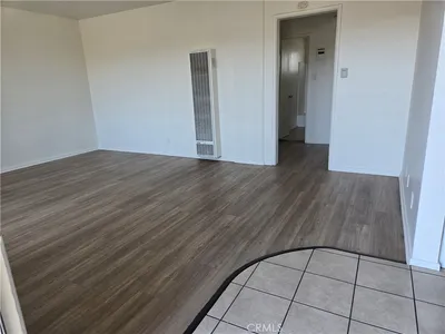 1834 Pine Avenue 5 photo 2