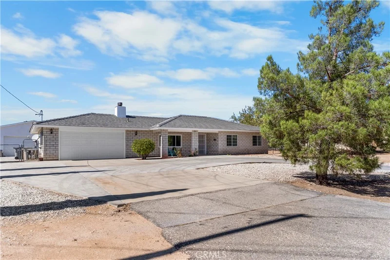 8926 8926 Avocado, Hesperia, CA 92345