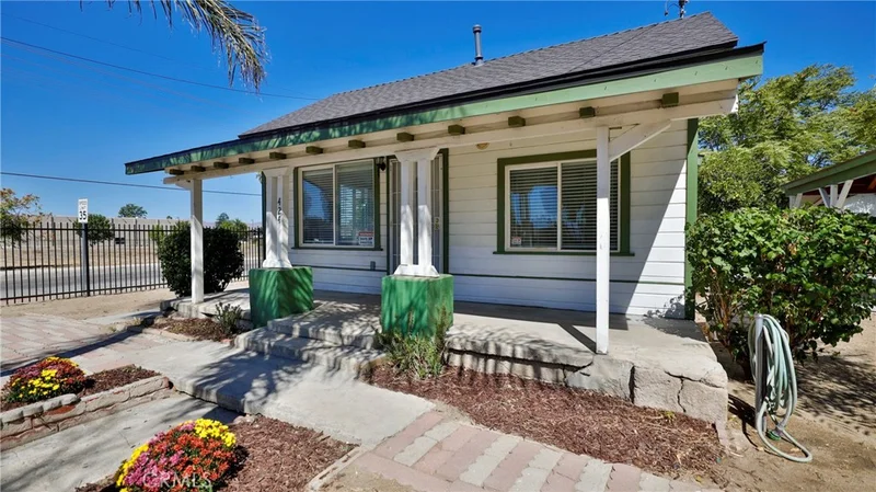 424 W Latham, Hemet, CA 92543