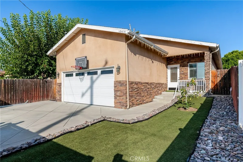 10414 Whitegate Avenue, Sunland, CA 91040