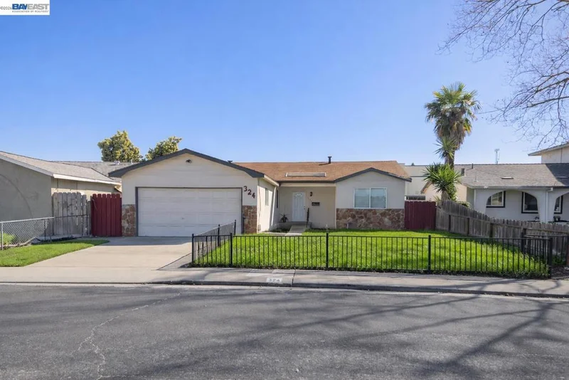 324 Eva Ct, Manteca, CA 95336