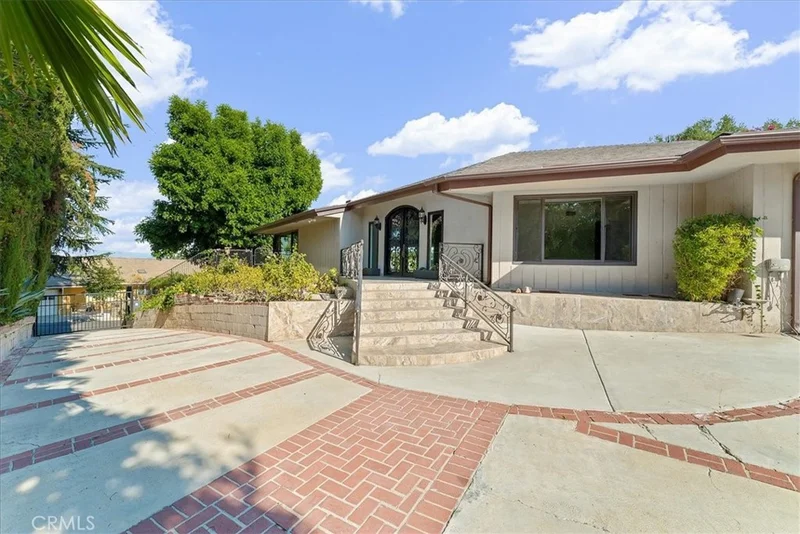 4121 Regal Oak Drive, Encino, CA 91436