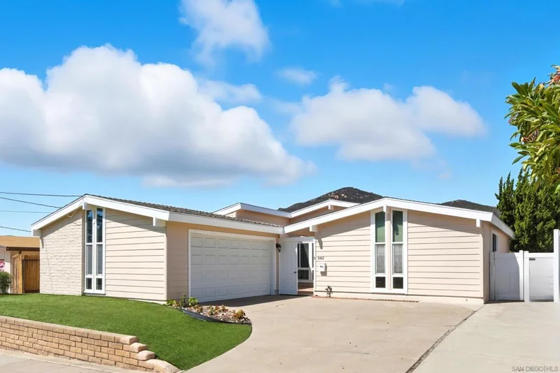 8462 Harwell Drive, San Diego, CA 92119