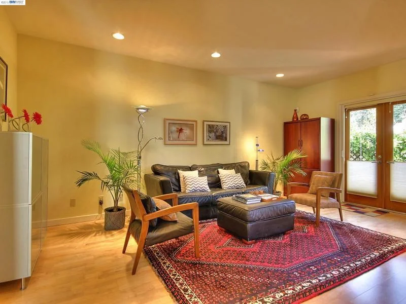 299 Jayne Ave, Oakland, CA 94610