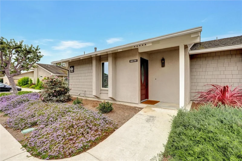 8565 Larkhall Circle 804 A, Huntington Beach, CA 92646