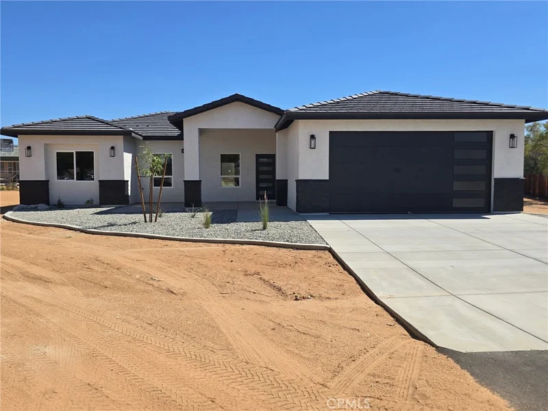 22645 El Centro Court, Apple Valley, CA 92307