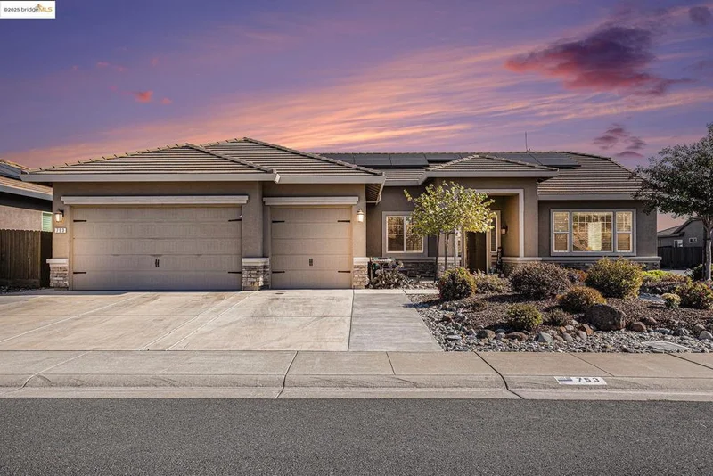 753 Whitaker Way, Galt, CA 95632