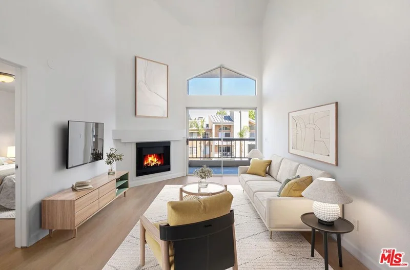 5565 Canoga Avenue 301, Woodland Hills, CA 91367