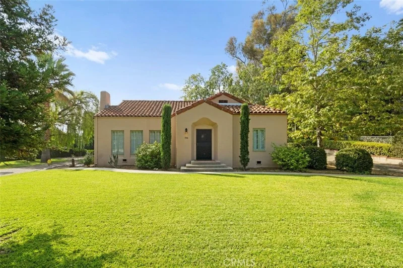 784 E Foothill Boulevard, Azusa, CA 91702