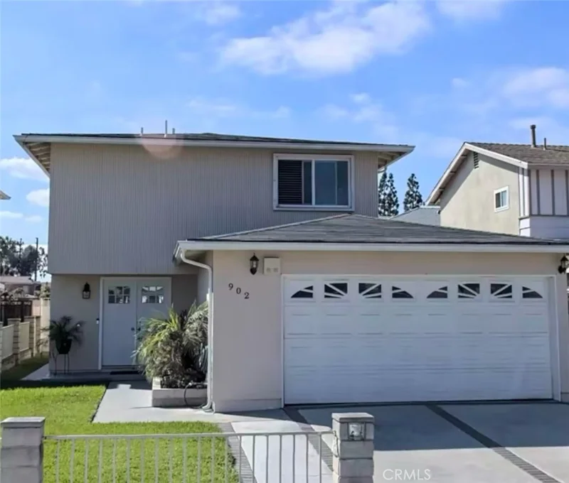 902 East Meadbrook, Carson, CA 90746