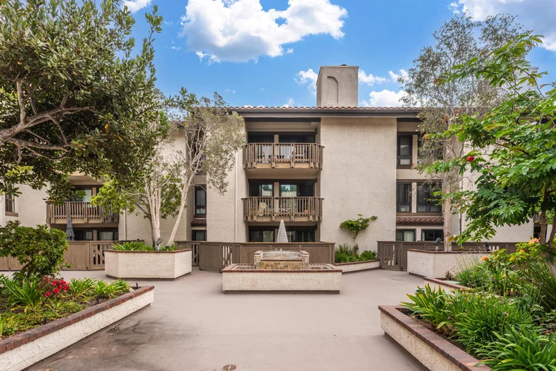 8515 Falmouth Avenue 303, Playa Del Rey, CA 90293