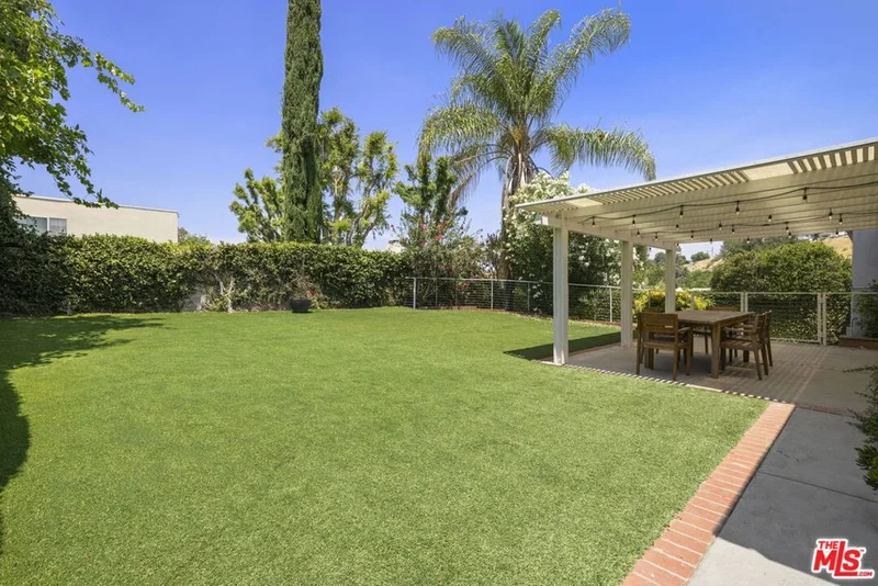 4135 Picasso Avenue, Woodland Hills, CA 91364