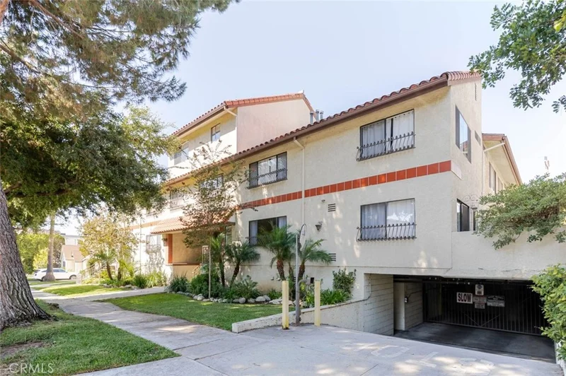 1043 Thompson 11, Glendale, CA 91201