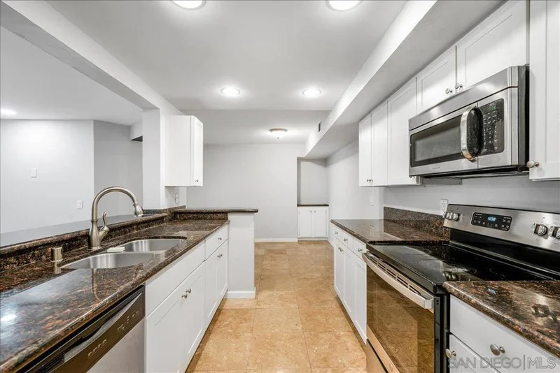 1050 E Washington Ave 44, Escondido, CA 92025