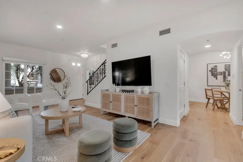 851 N San Vicente 128, West Hollywood, CA 90069