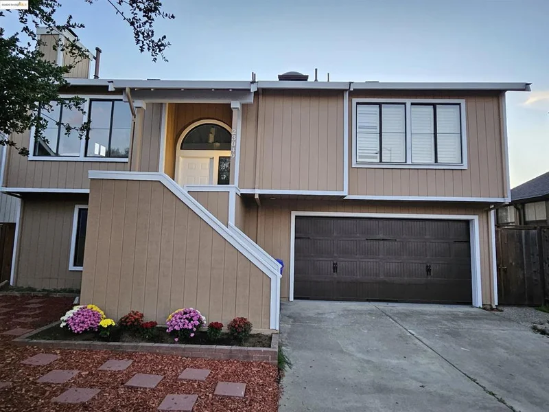 23049 Lakeridge Ave, Hayward, CA 94541