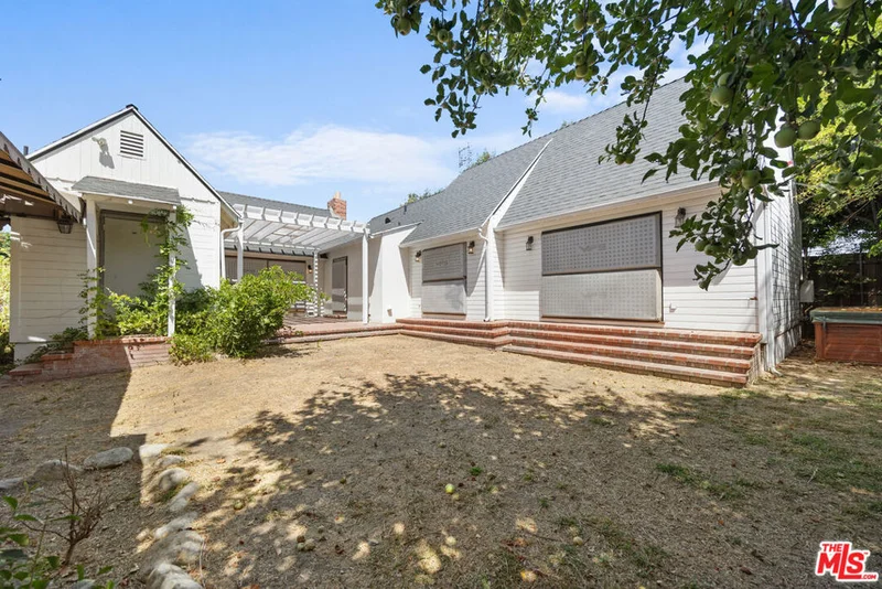 12518 Addison Street, Valley Village, CA 91607