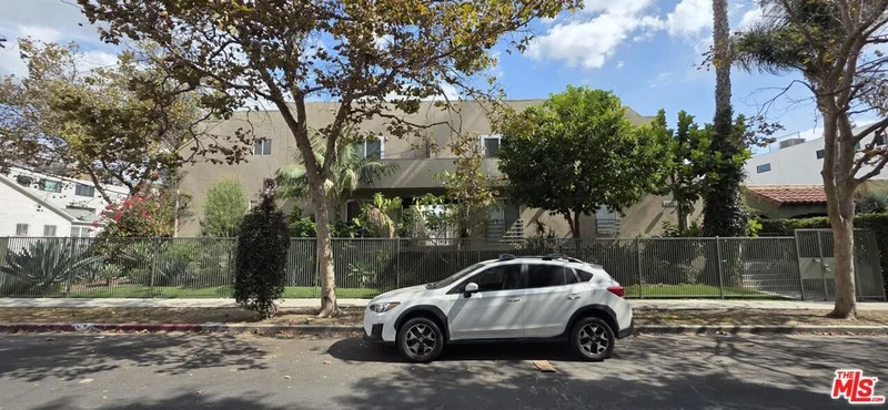 1154 N Sycamore Avenue 8, Los Angeles, CA 90038