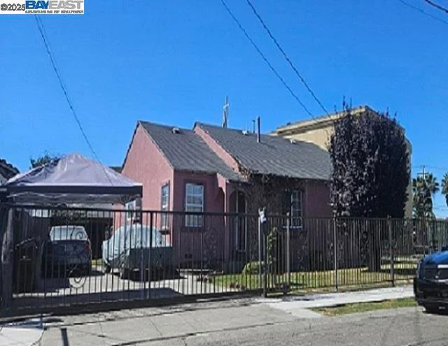 230 Wistar Rd, Oakland, CA 94603