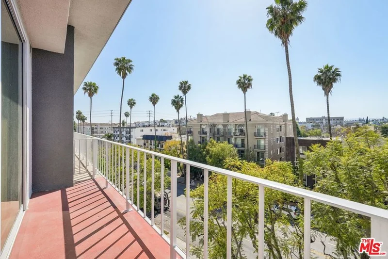 Photo 2 of 100 S Doheny Drive 501