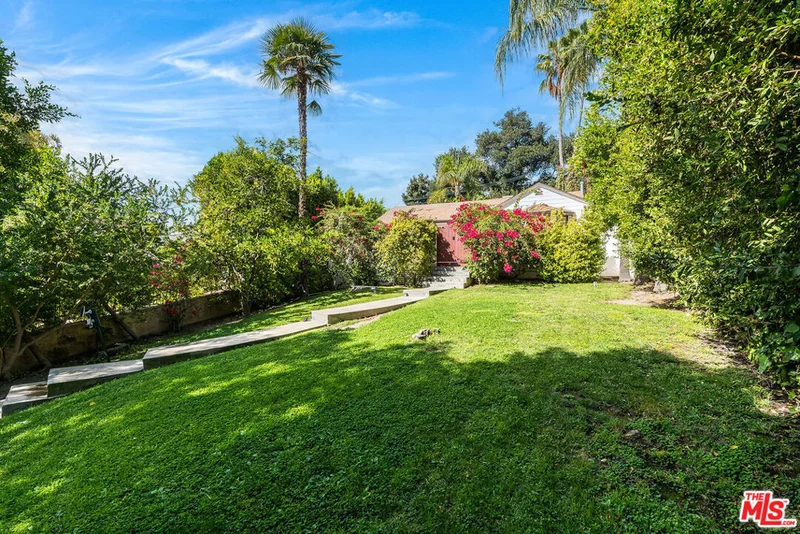 11247 Acama Street, North Hollywood, CA 91602