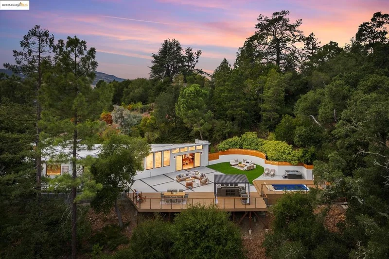 90 Estates Dr, Orinda, CA 94563