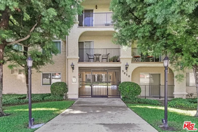 3010 Montrose Avenue 3, La Crescenta, CA 91214