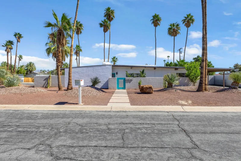 2250 Acacia Road E, Palm Springs, CA 92262