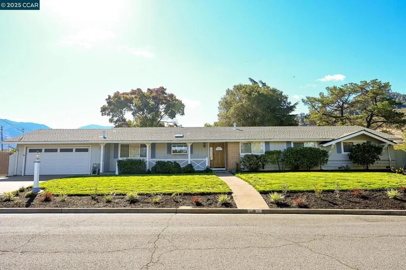 9 Herriman Ct, Clayton, CA 94517