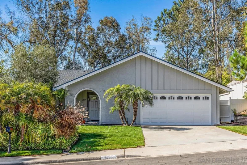 4535 Trieste Dr, Carlsbad, CA 92010