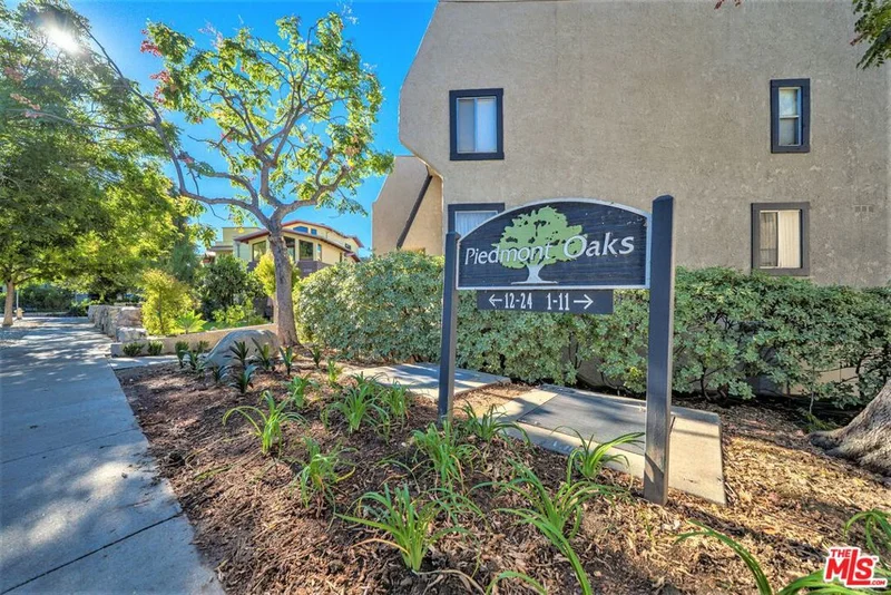 2710 Piedmont Avenue 21, Montrose, CA 91020