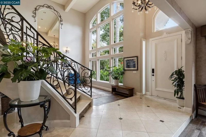 2550 E Jenny, Fresno, CA 93720