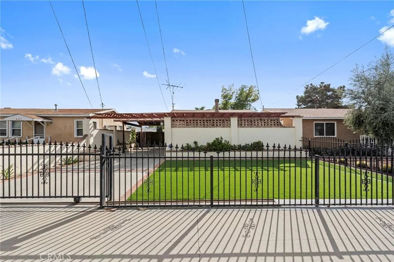 411 W Acacia, Hemet, CA 92543